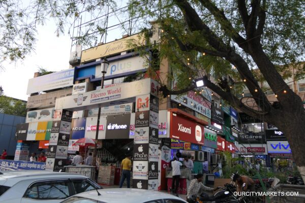 SAVITRI MARKET, SECTOR-18, NOIDA MARKETS - OURCITYMARKETS.COM